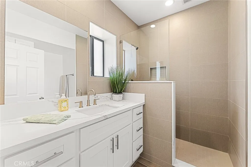 Riverside, California 92501, United States, 4 Bedrooms Bedrooms, ,3 BathroomsBathrooms,Residential,Active,221123