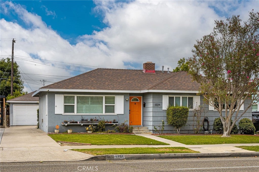 1334 E Collins