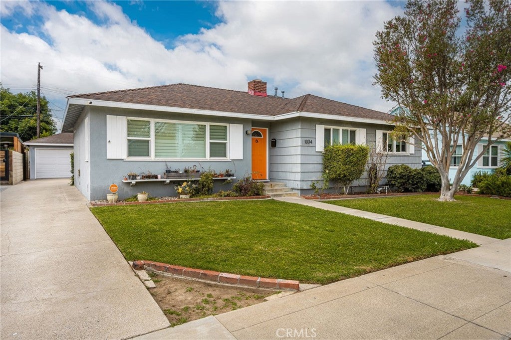 1334 E Collins