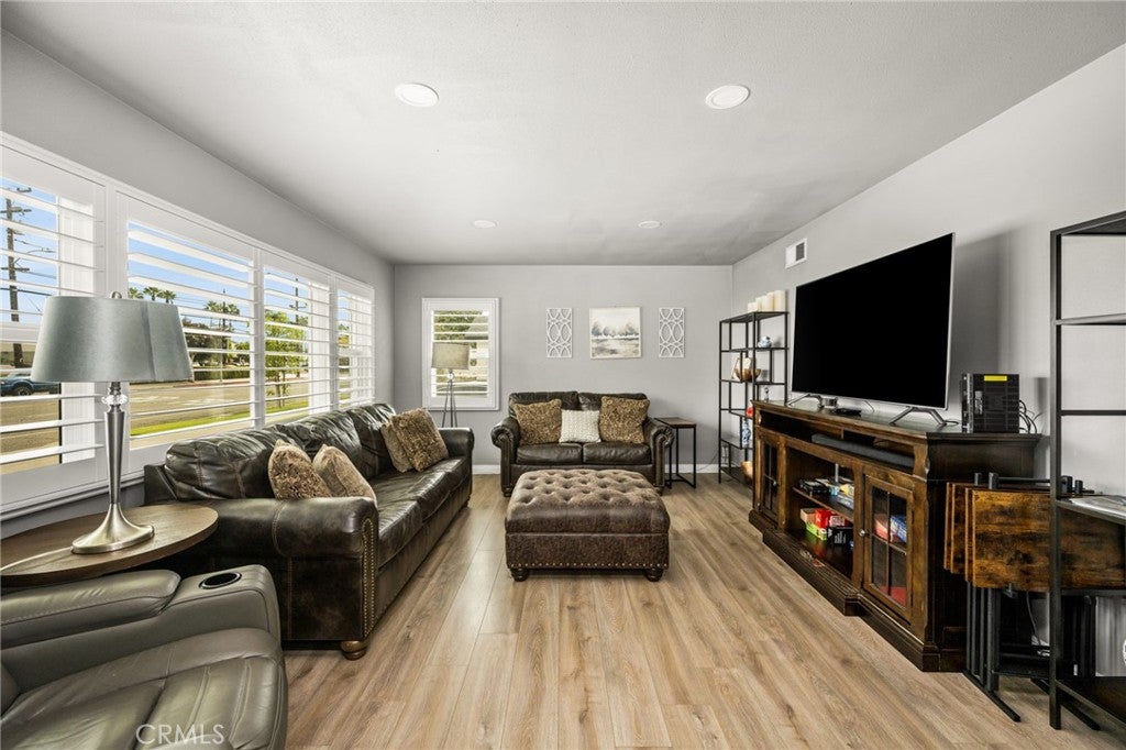 1334 E Collins