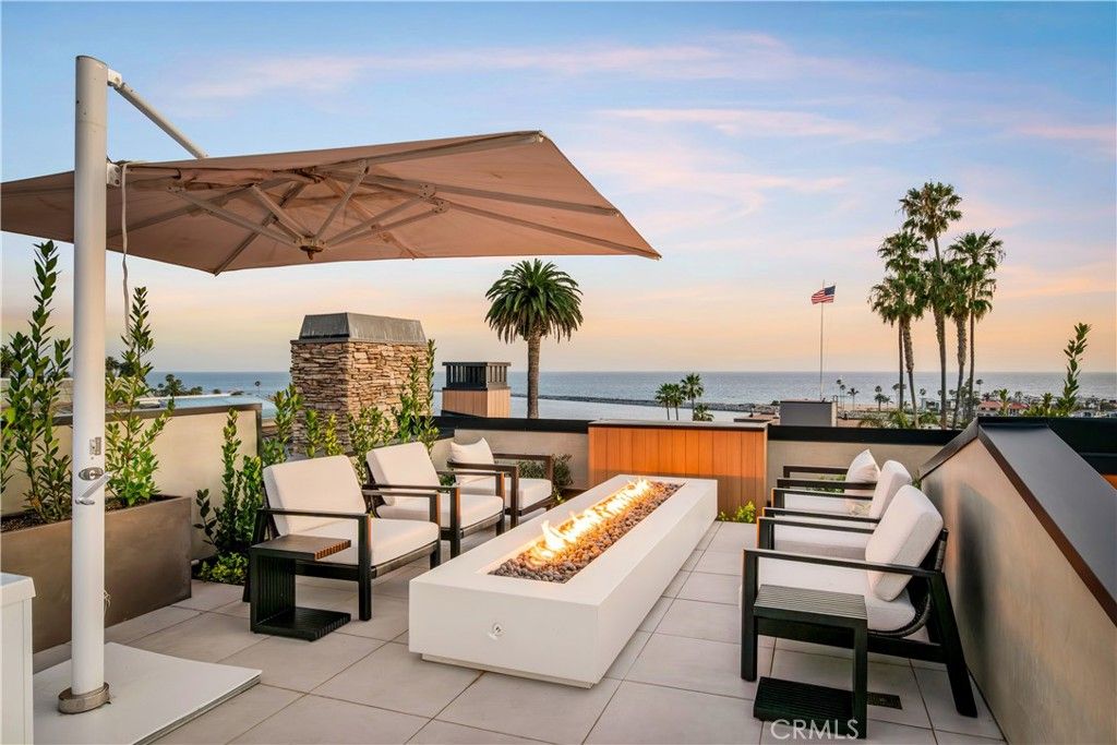 Photo of 2516 Ocean Boulevard, Corona Del Mar, CA 92625 (MLS # LG26086095)