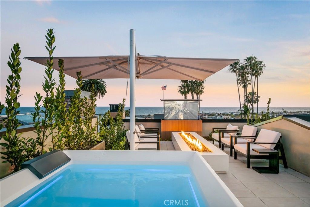 Photo of 2516 Ocean Boulevard, Corona Del Mar, CA 92625 (MLS # LG26086095)