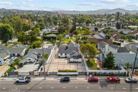 Photo of 23036 Burbank Blvd, Woodland Hills, CA 91367 (MLS # SR25233321) Photo of 23036 Burbank Blvd, Woodland Hills, CA 91367 (MLS # SR25233321)
