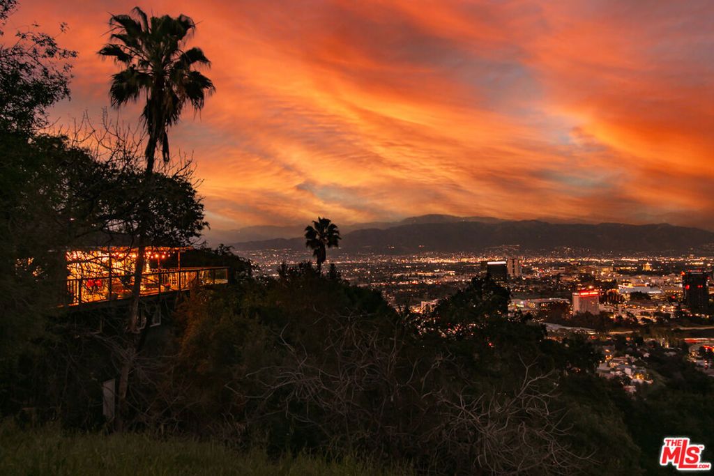 Photo of 3200 Wrightwood Drive, Studio City, CA 91604 (MLS # 26646369)