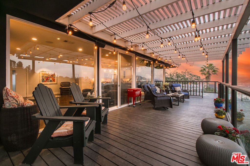 Photo of 3200 Wrightwood Drive, Studio City, CA 91604 (MLS # 26646369)