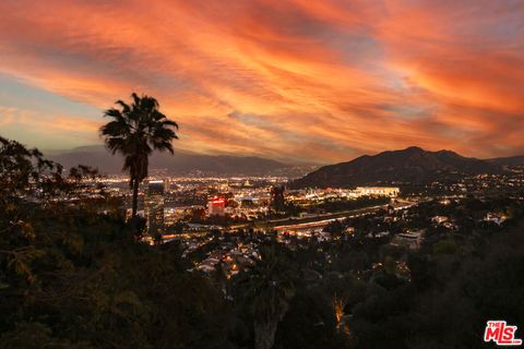 Photo of 3200 Wrightwood Drive, Studio City, CA 91604 (MLS # 26646369)