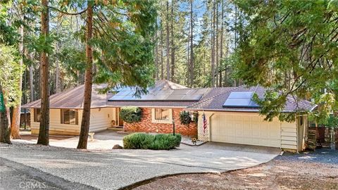 Photo of 6150 Firethorn Circle, Magalia, CA 95954 (MLS # SN26046302)