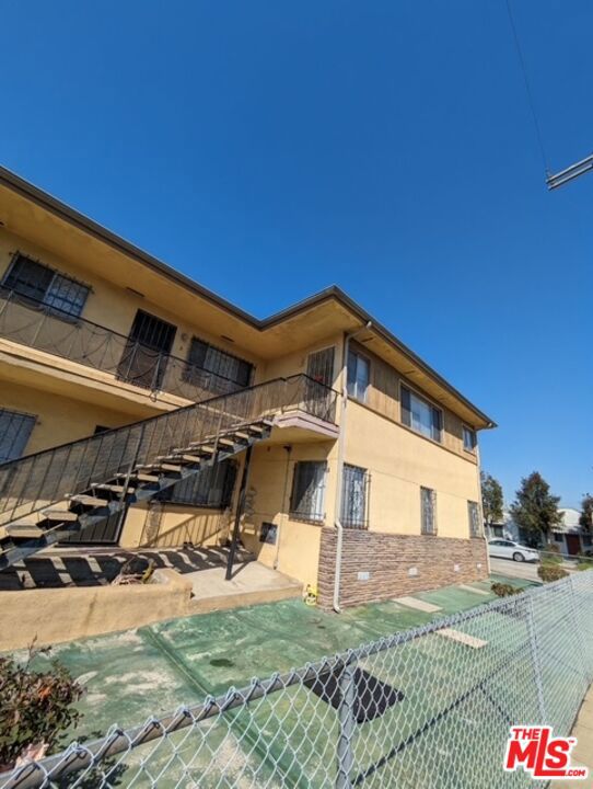 Great location !!!!! Corner lot 6 plex 2 story 2- 2 bd 4 -1 bd good upside 3 units recently updated has secure 5 car garage don't wait send offer now Has room to add coin op washer n dryer for extra income
