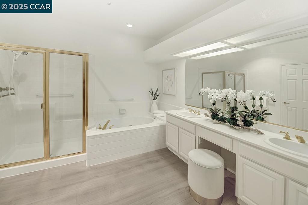 listing image 130724472997127871090
