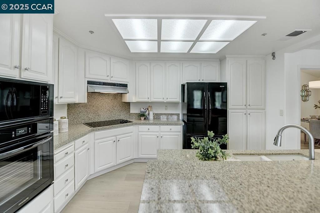 listing image 130721335435684609122