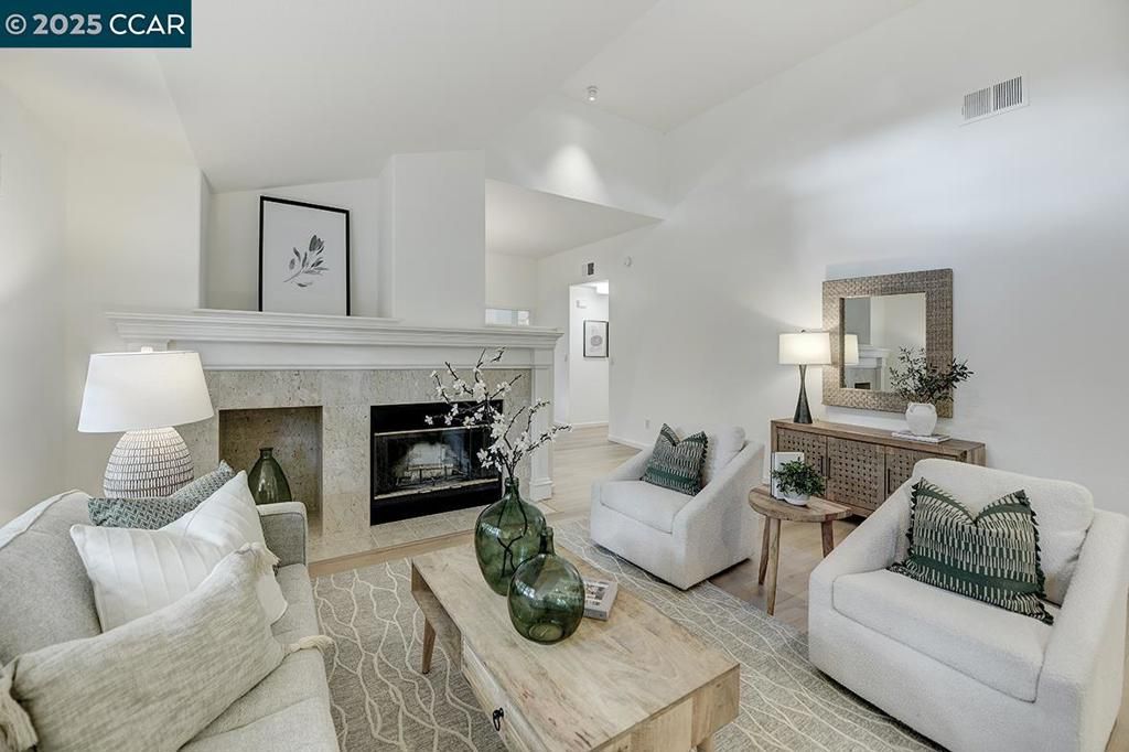 listing image 130720844042318240391