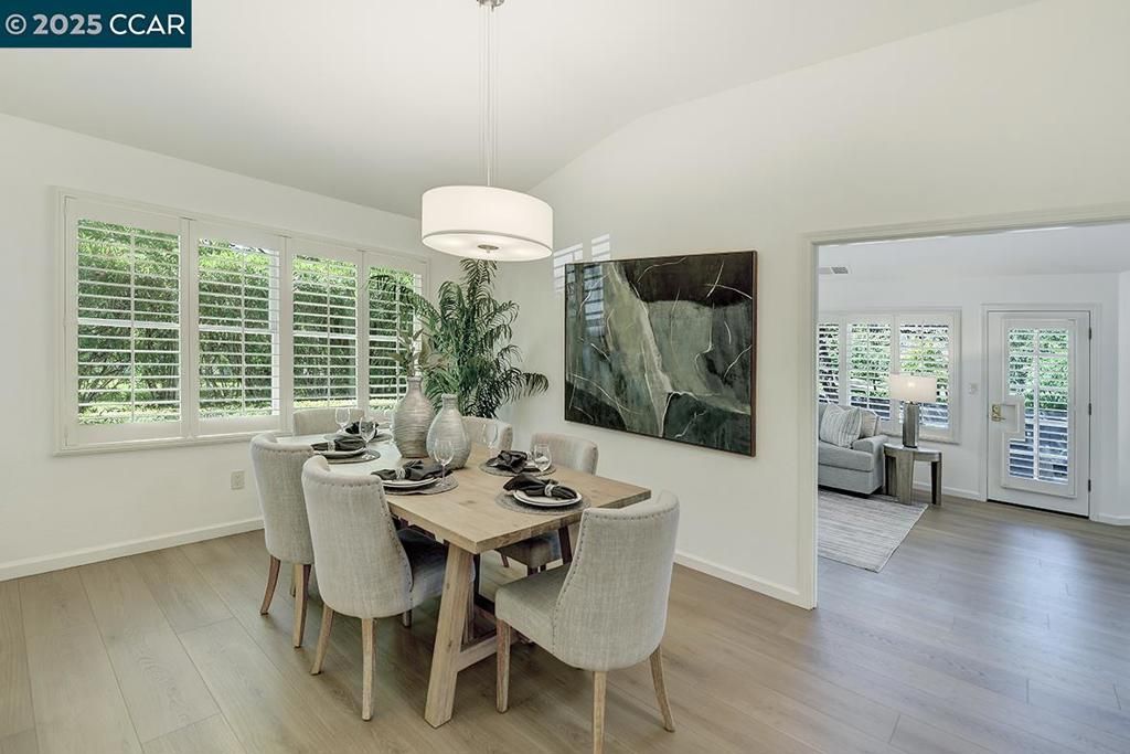 listing image 130725037303329406237