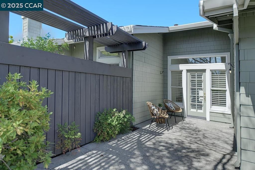 listing image 130722543110946758857