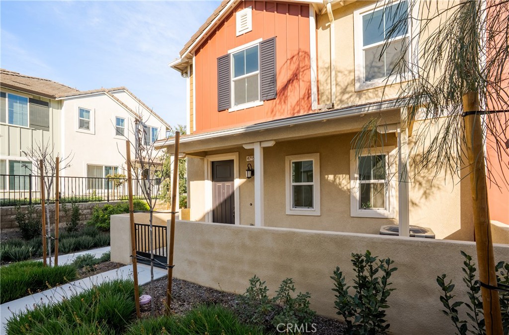 4215 E Carmel Privado