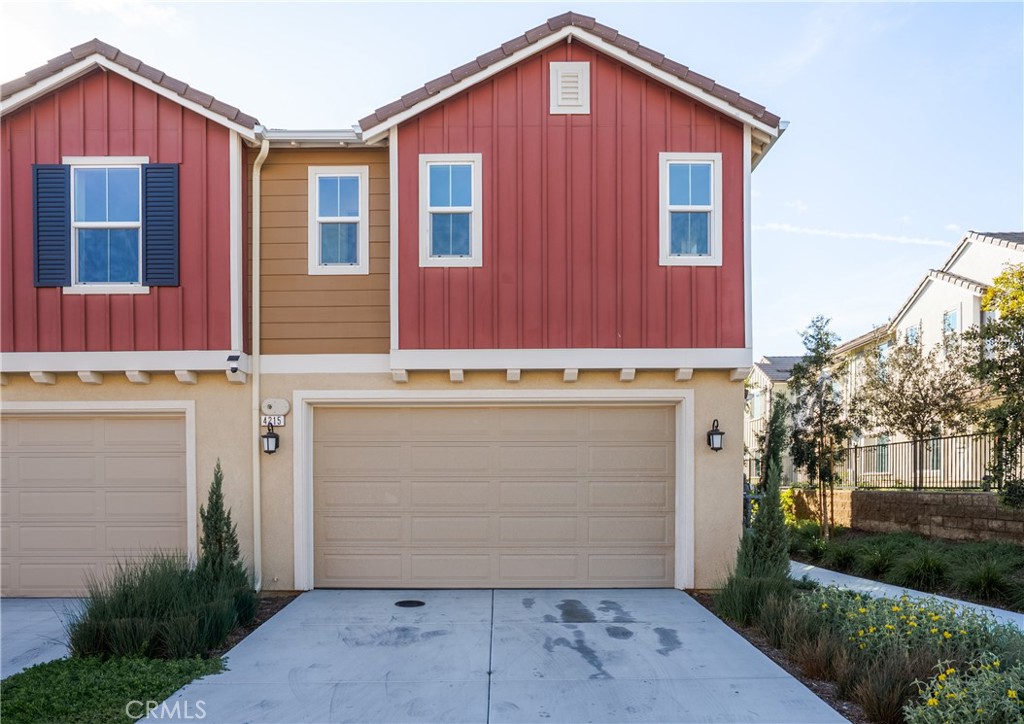 4215 E Carmel Privado