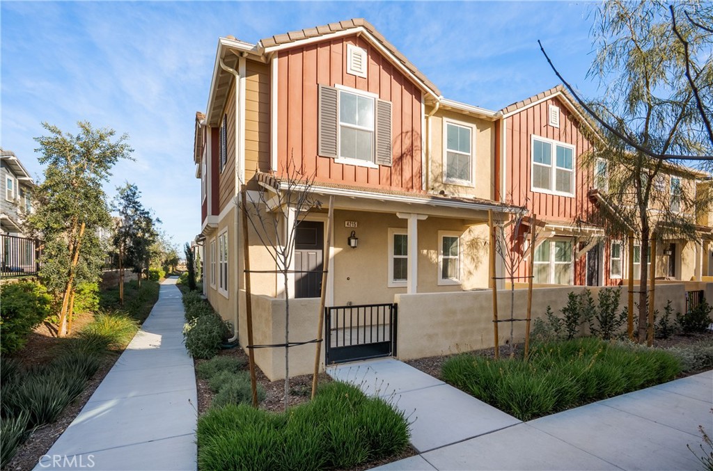 4215 E Carmel Privado