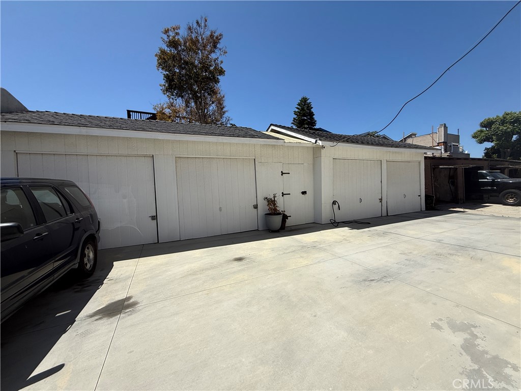 3049 S Pacific Avenue