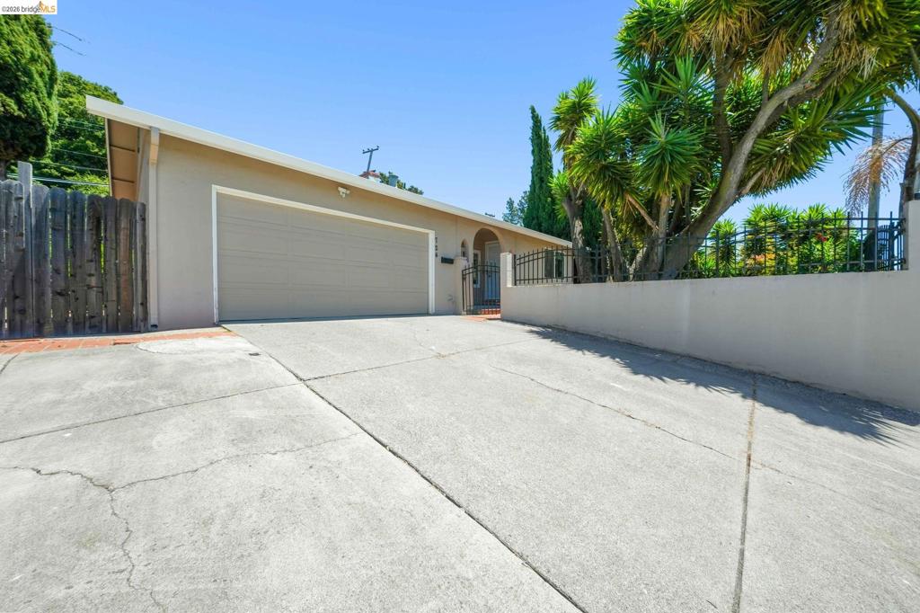 724 Lockwood Dr.