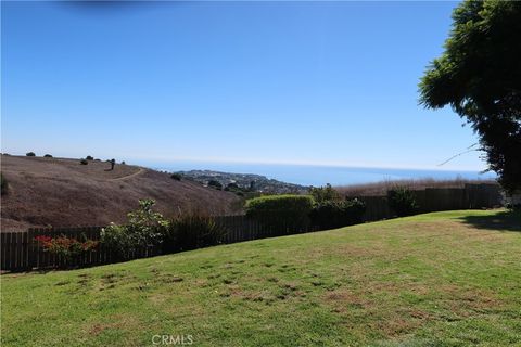 Photo of 30742 Tarapaca Rd, Rancho Palos Verdes, CA 90275 (MLS # PV25242917)