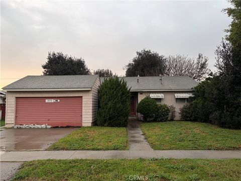 Photo of 1875 Mcnab Ave, Long Beach, CA 90815 (MLS # DW26016363)