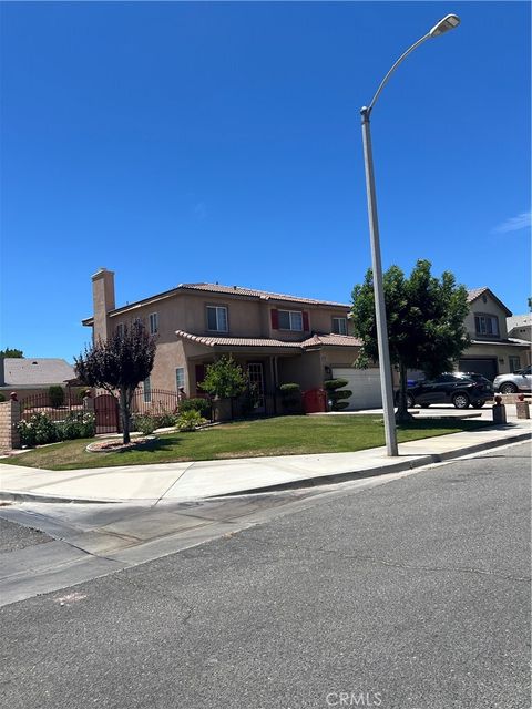 Photo of 13991 Silver Creek Way, Victorville, CA 92392 (MLS # HD26149953)