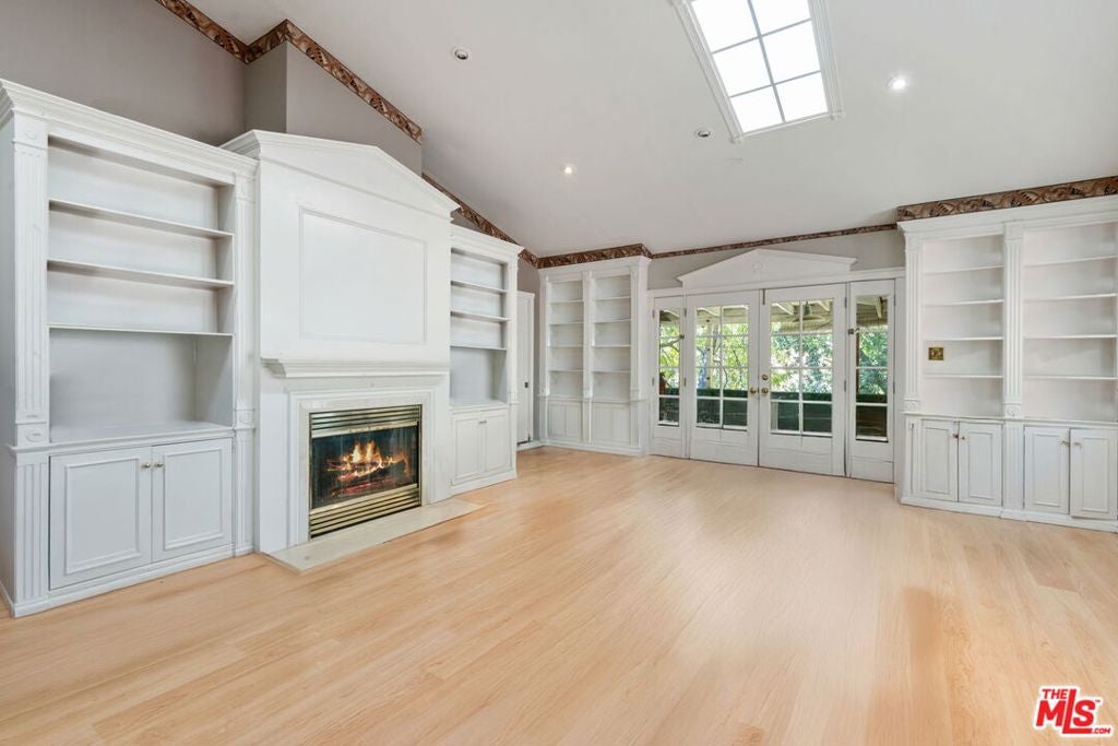 877 Montecito Drive
