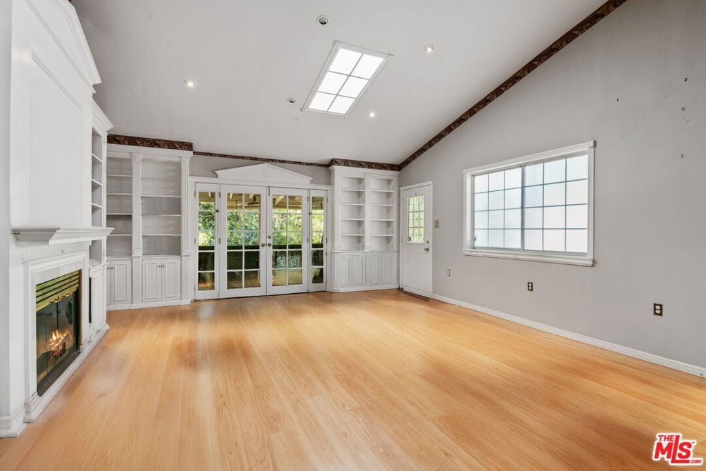 877 Montecito Drive