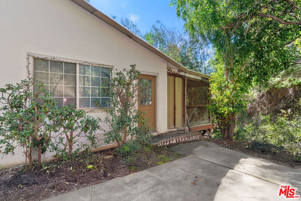 877 Montecito Drive