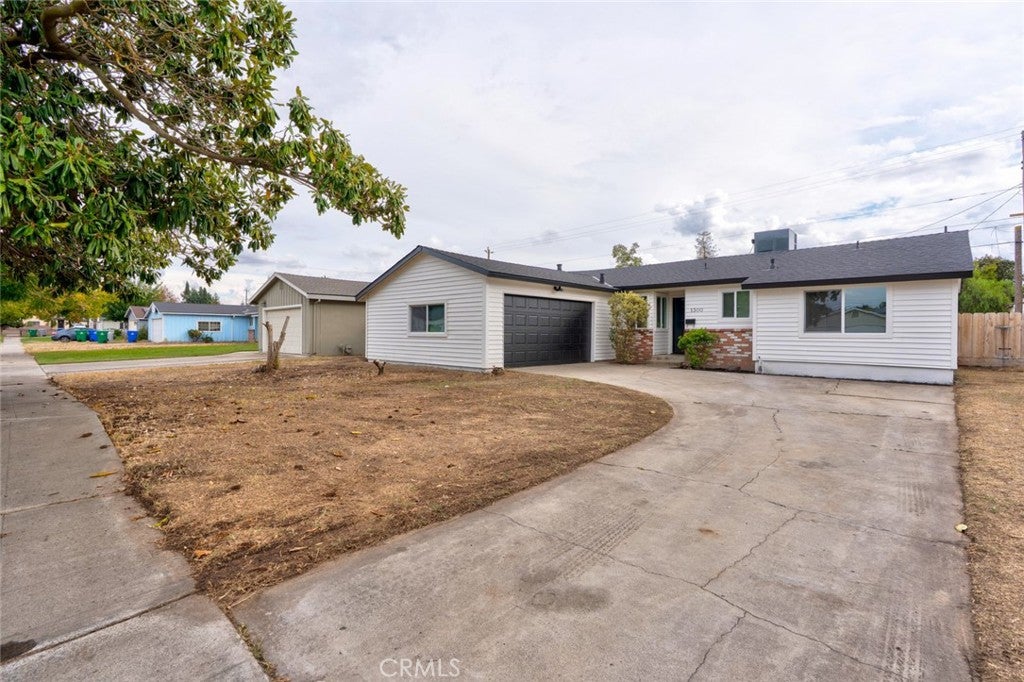 1300 Tamarack Avenue