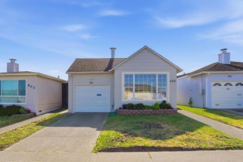 Photo of 605 Skyline Drive, Daly City, CA 94015 (MLS # ML82046258)