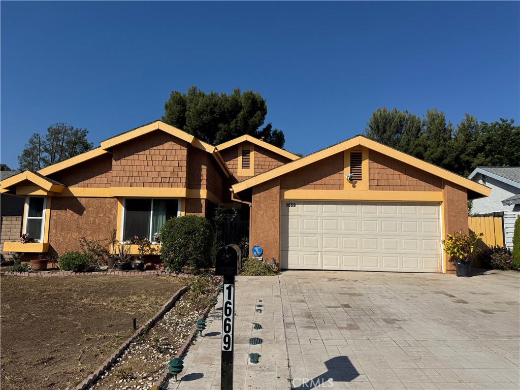 1669 W Phillips Drive
