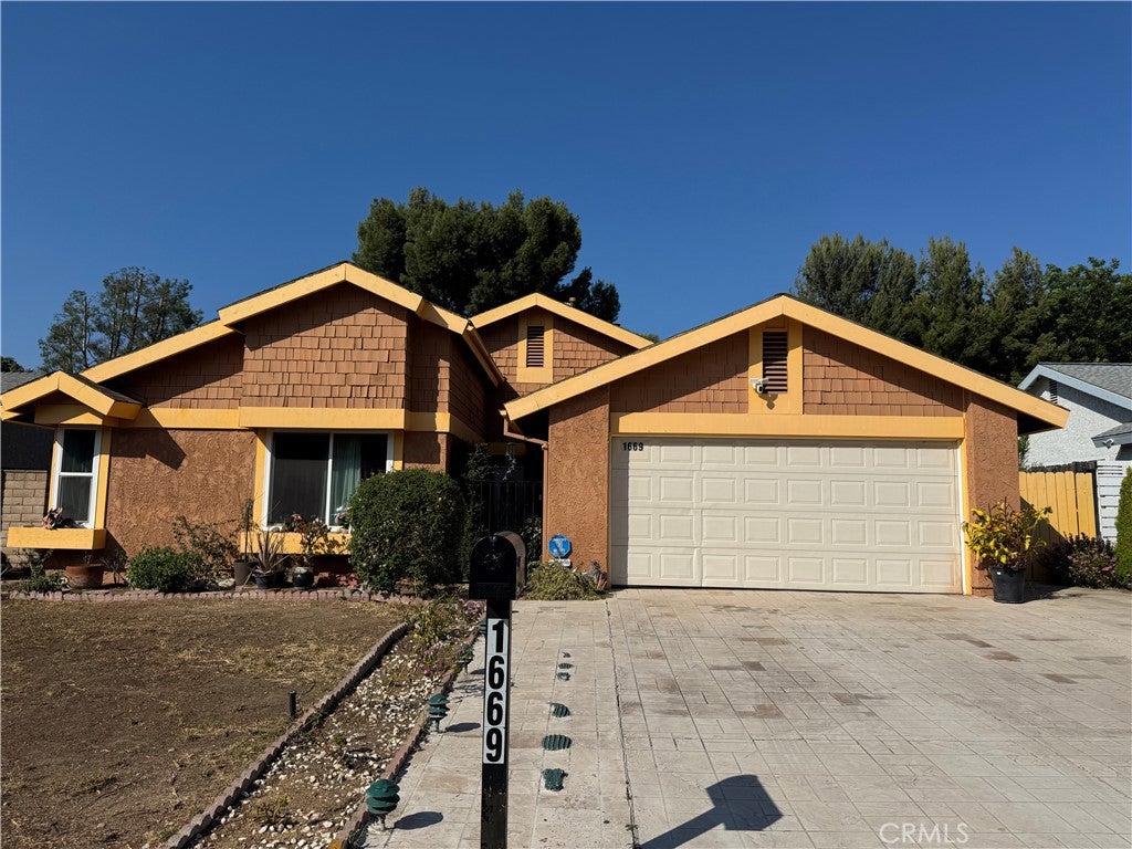 1669 W Phillips Drive