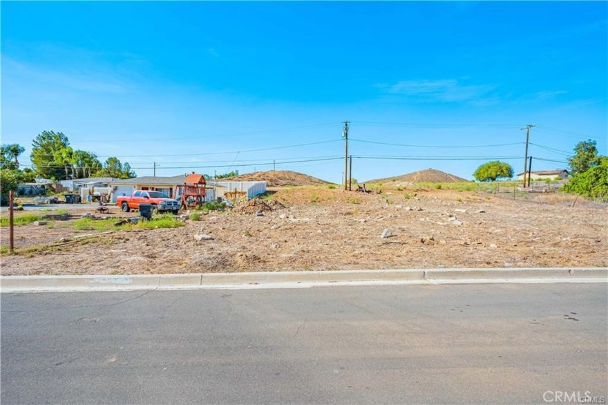 Great Location! Close to everything! Located in a well stablished community close to schools this lot is a great opportunity to develop. If you are looking in to built a home this lot has lots of potential . The community of Menifee is Growing fast! don't wait and stop by to preview this lot.