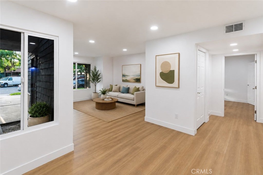 9010 Newport 3