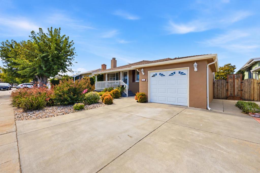 213 Estrella Way