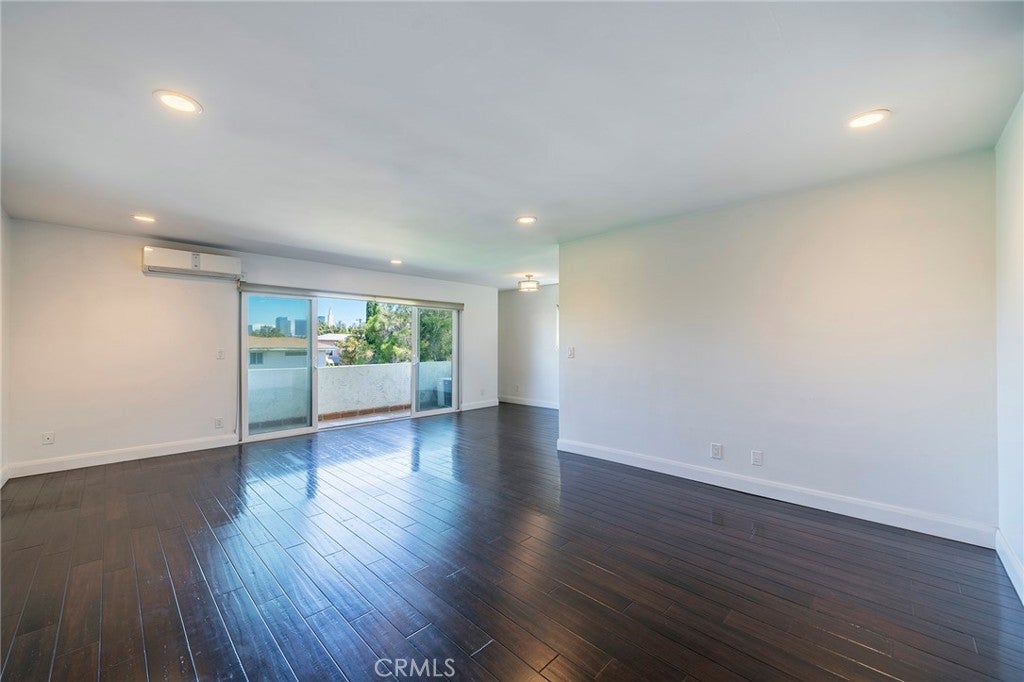 1601 Veteran Avenue 301/302