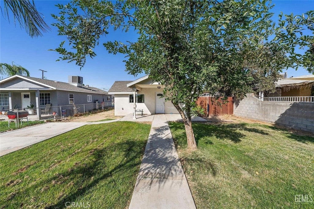 11012 San Fernando
