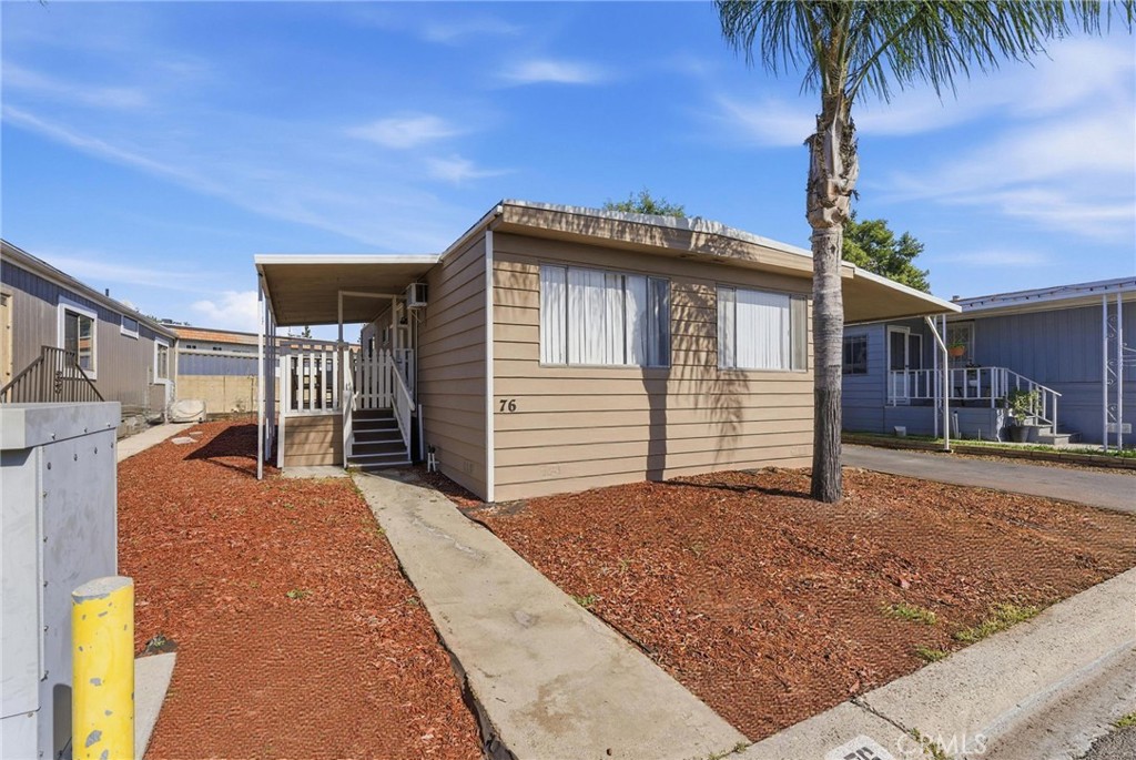 320 N Park Vista St 76