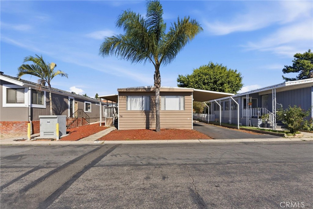 320 N Park Vista St 76