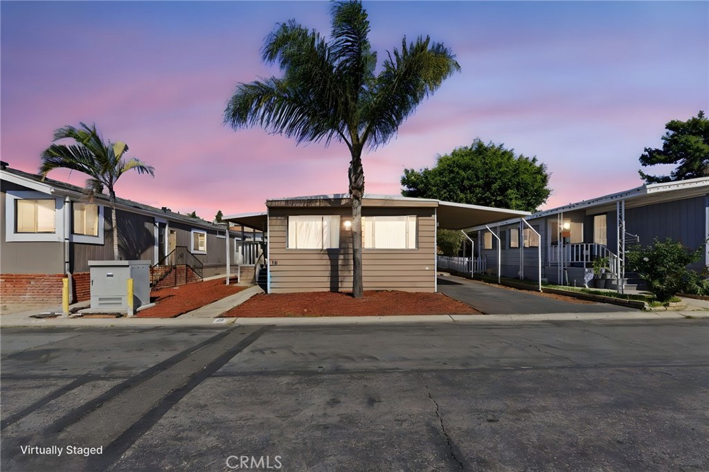 320 N Park Vista St 76