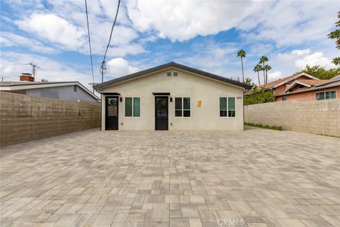 Photo of 6831 Bellaire Avenue, North Hollywood, CA 91605 (MLS # GD26209393)