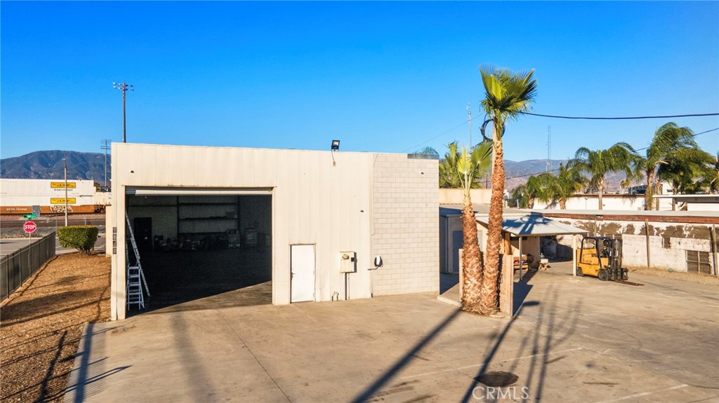 1033 W 3rd Street