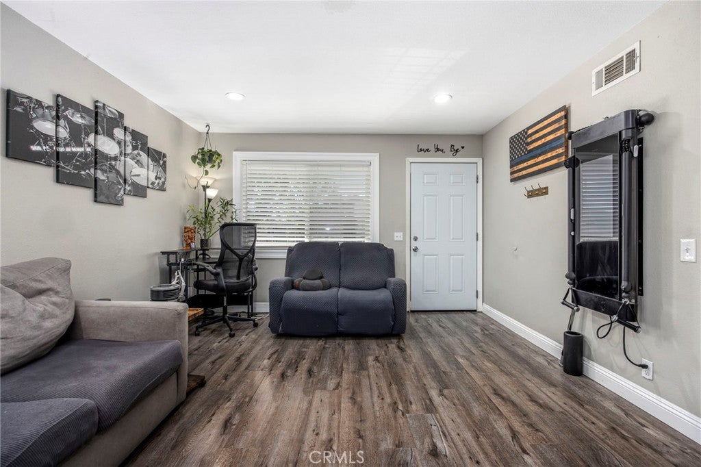 1168 W Calle Del Sol, #4