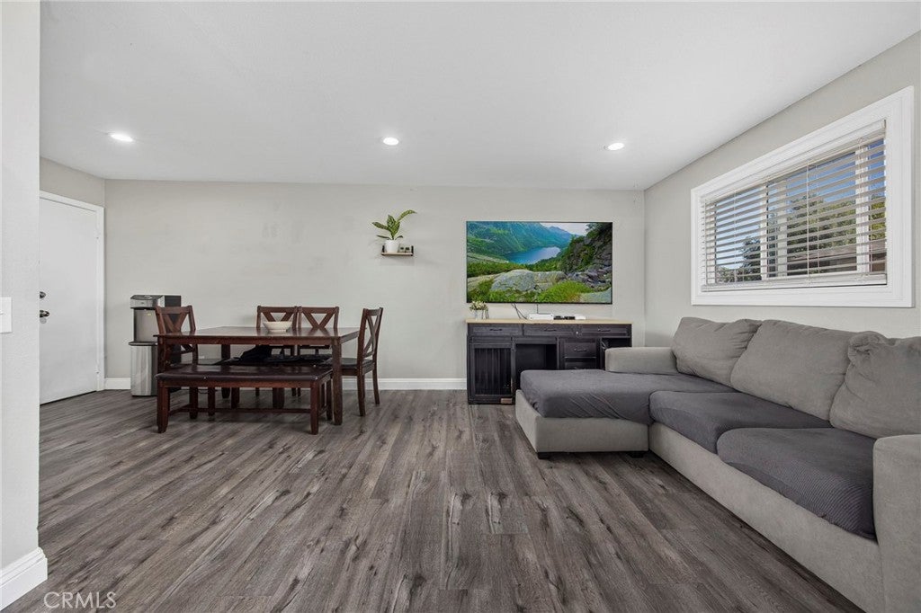 1168 W Calle Del Sol, #4