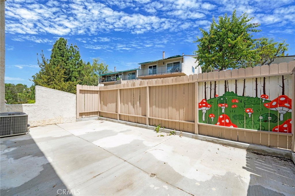 2225 Vista Del Sol
