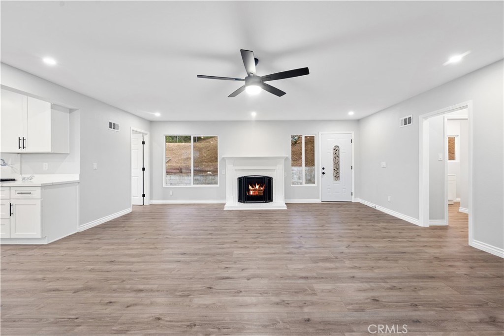 44275 Hillcrest Lane