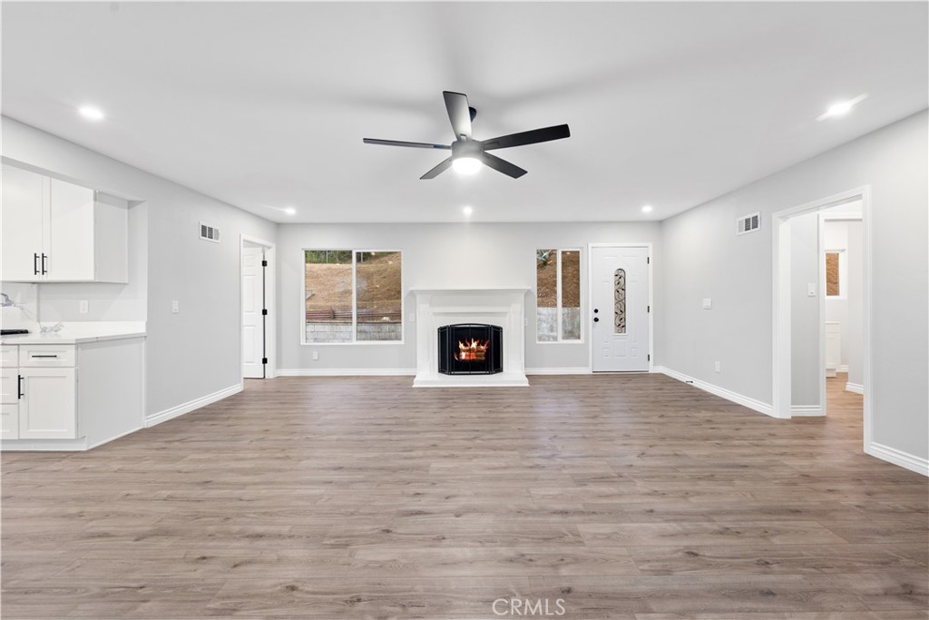 44275 Hillcrest Lane