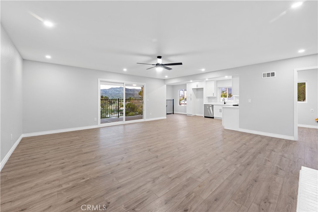 44275 Hillcrest Lane