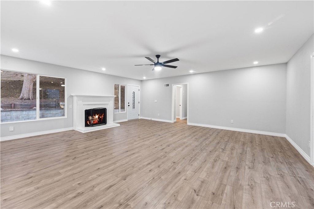 44275 Hillcrest Lane