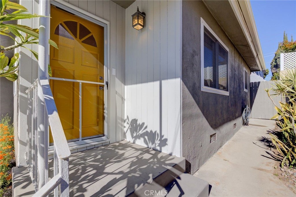 1913 Huntington Lane B